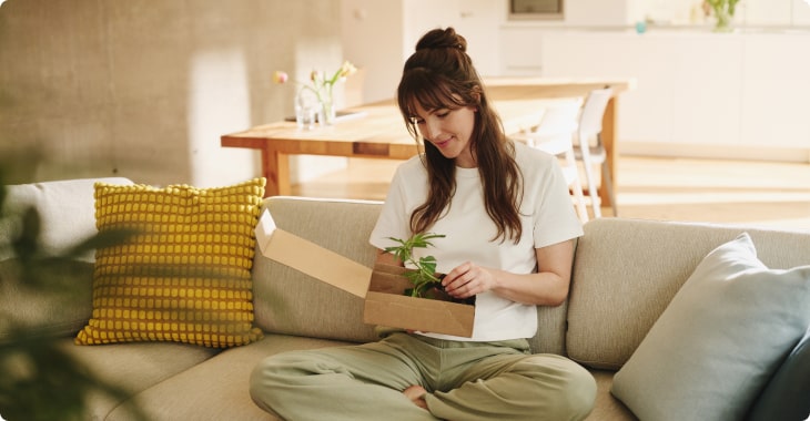 Zákazník kontroluje dodání rostlin